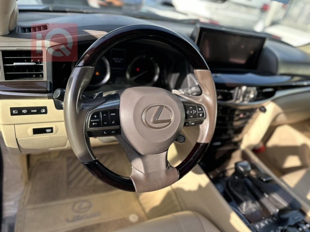 Lexus LX